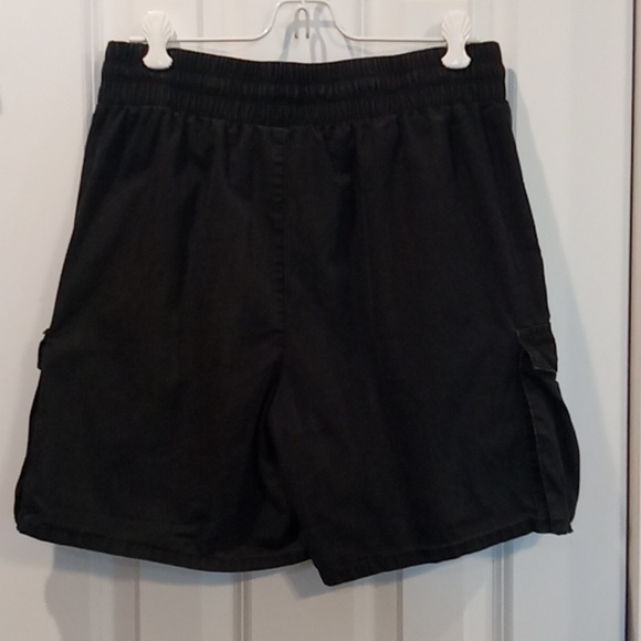 No Boundaries Black Cargo Shorts - Picture 3 of 5